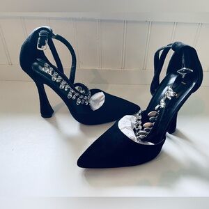 NIB Lulu Brand Rhinestone Pumps